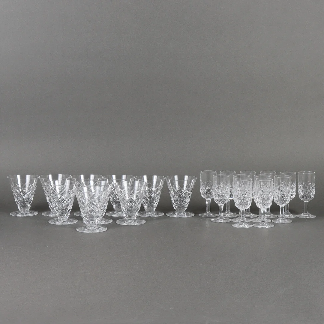 SERVISGLAS 22 stycken, rutslipad dekor. — Tableware — Karlstad Hammarö Auktionsverk