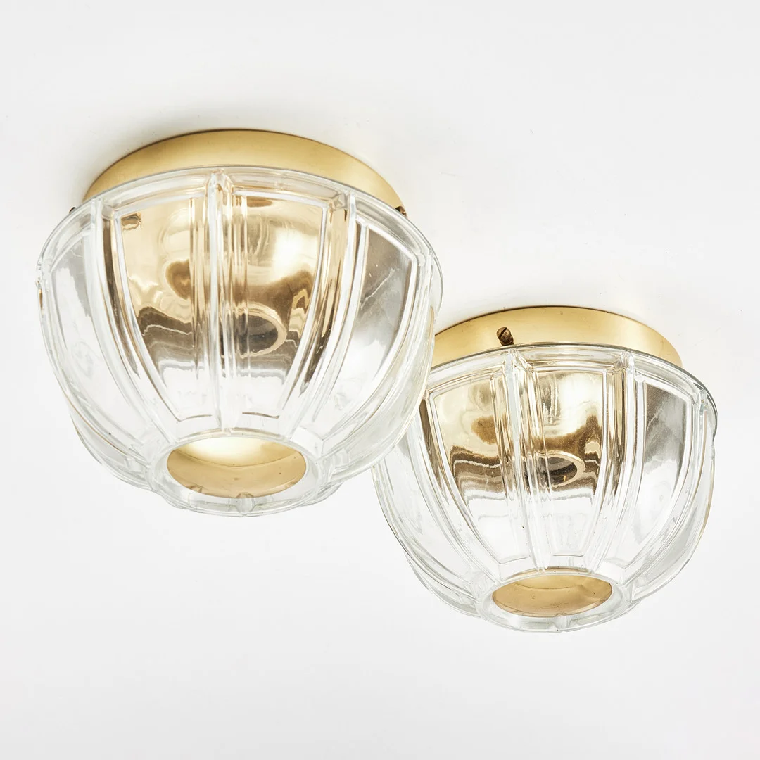 TAKLAMPOR, ett par, Glashütte Limburg, plafondmodell, fäste i förmässingad metall, kupor i formgjutet glas, modell 2812. — Ceiling lights — Stockholms Auktionsverk Magasin 5
