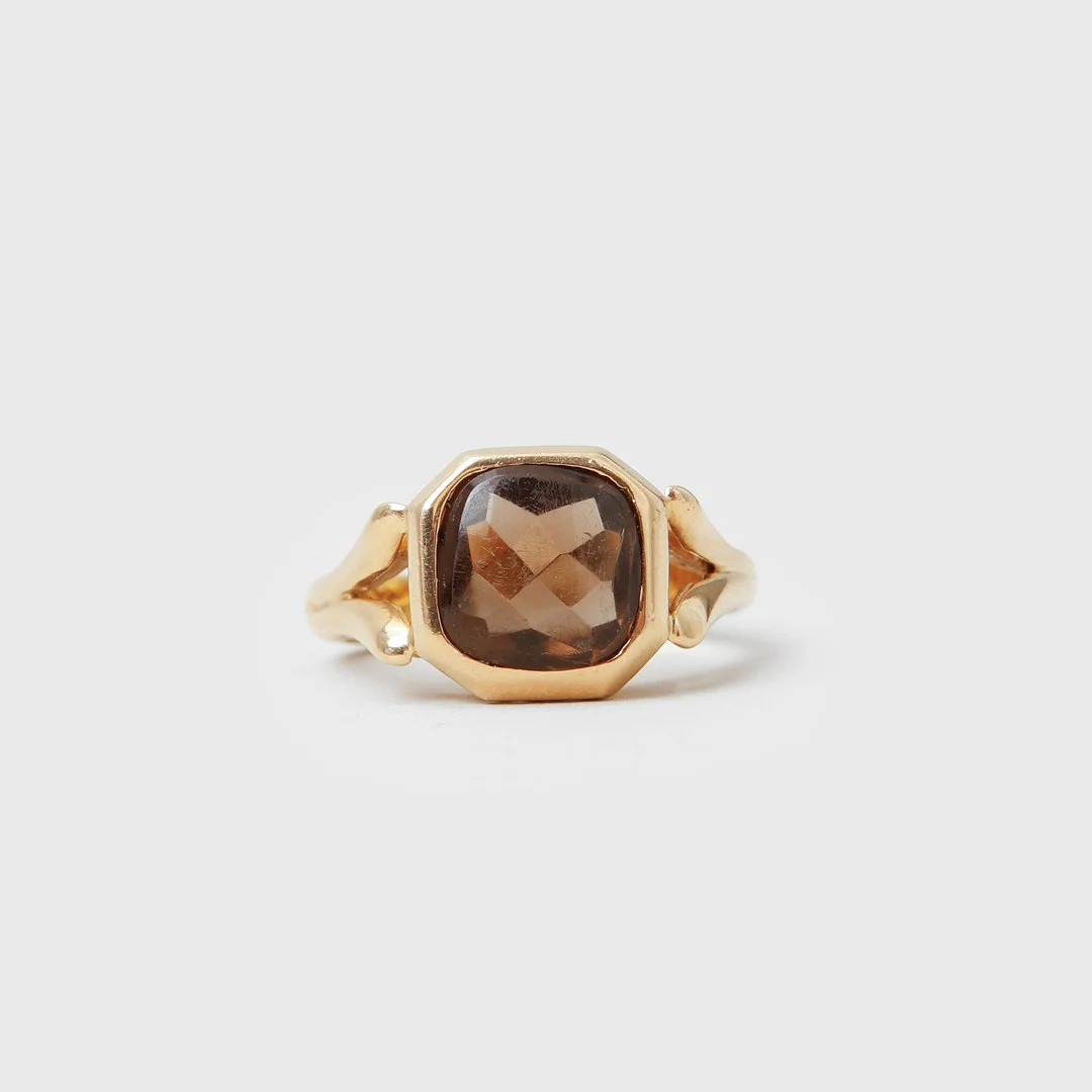 RING, 18-23k guld, rökkvarts, totalvikt ca 10 gram. — Rings — Göteborgs Auktionsverk