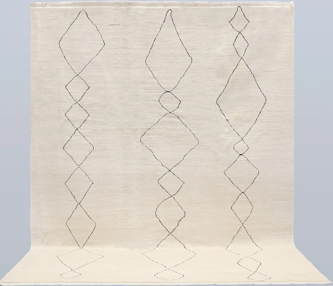 MATTA. Marocko, 351 x 253 cm. — Oriental Carpets & Textiles — Södermanlands Auktionsverk