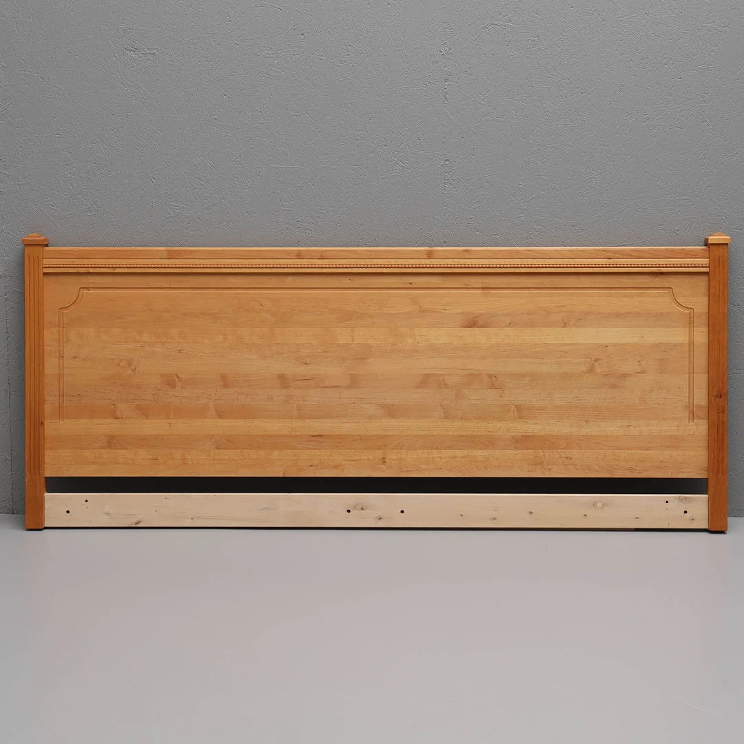 SÄNGGAVEL, björk, gustaviansk stil, 1900/2000-tal. — Other — Auktionsmagasinet Vänersborg
