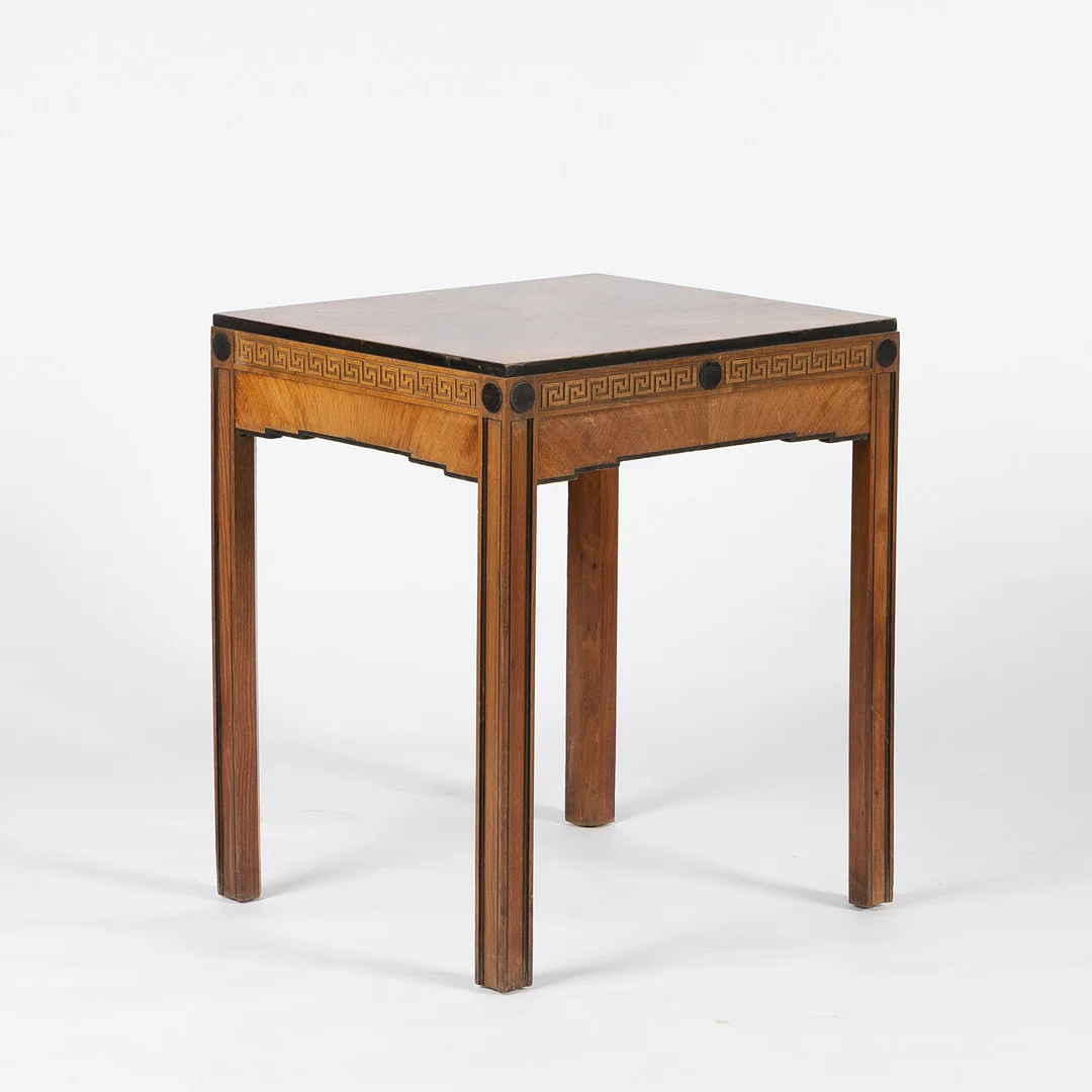 SWEDISH GRACE. Soffbord, fanérat med skuren klassicerande dekor i form av meanderbård, Sverige 1920-tal. — Coffee Tables — Stockholms Auktionsverk Helsingborg