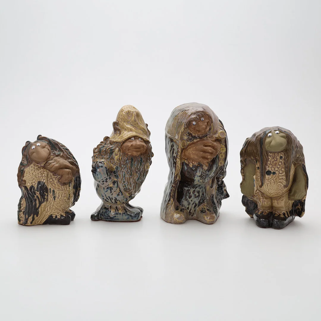 CHRISTINA PRÆSTGAARD. figuriner, 4 delar, Rosa Ljungs samlarserie "John Bauer Troll", med originalkartonger, Rosa Ljung i Torekov. — European — Auktionsmagasinet Vänersborg