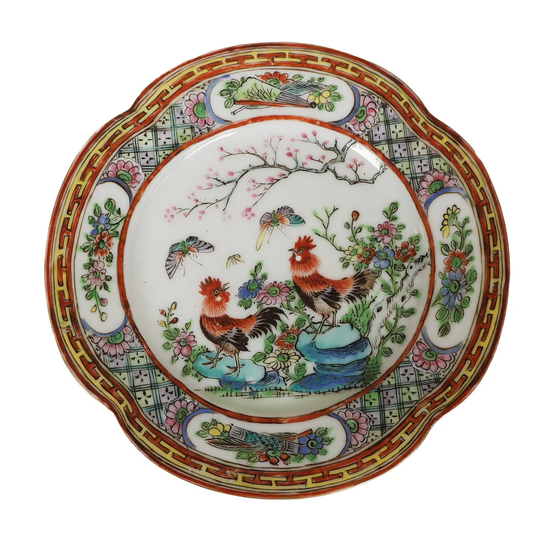 A CHINESE QING DYNASTY (1644-1912) PORCELAIN PLATE. — European — Bishop & Miller