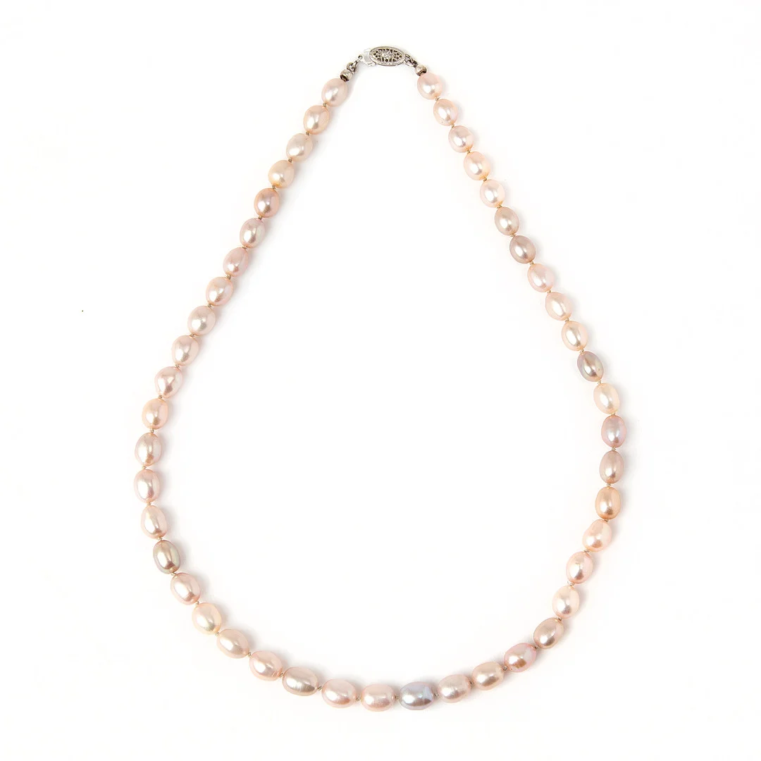 COLLIER, odlade pärlor med lås i 14K vitguld. — Necklace — Stockholms Auktionsverk Göteborg