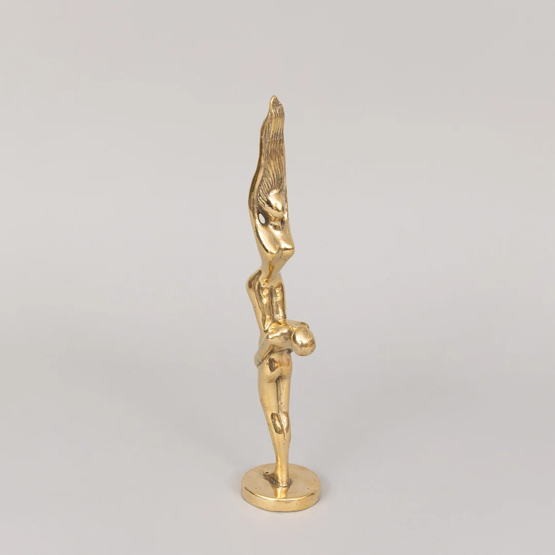 ART PEOPLE GALLERY, SWEDEN. "Dirty Dancing", guldförgylld brons, stämplad APG. — Sculptures & Bronzes — Garpenhus Auktioner