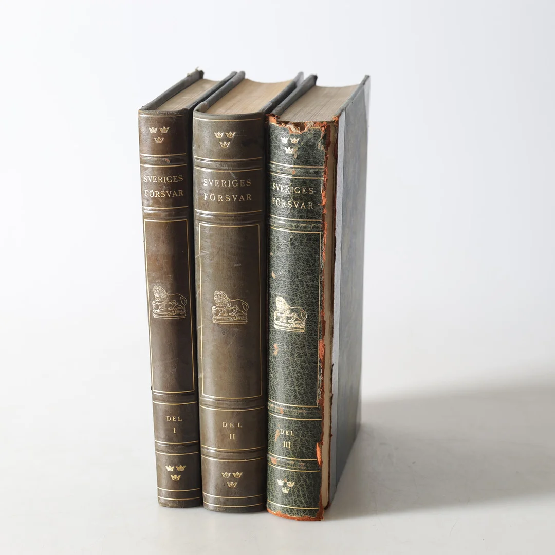 C.W. KLEEN & E.H. K:SON BJÖRN. 3 band, "Sveriges Försvar", Svenska Bokhandelscentralen A.B., Stockholm, 1927/1928. — Books — Gomér & Andersson Nyköping