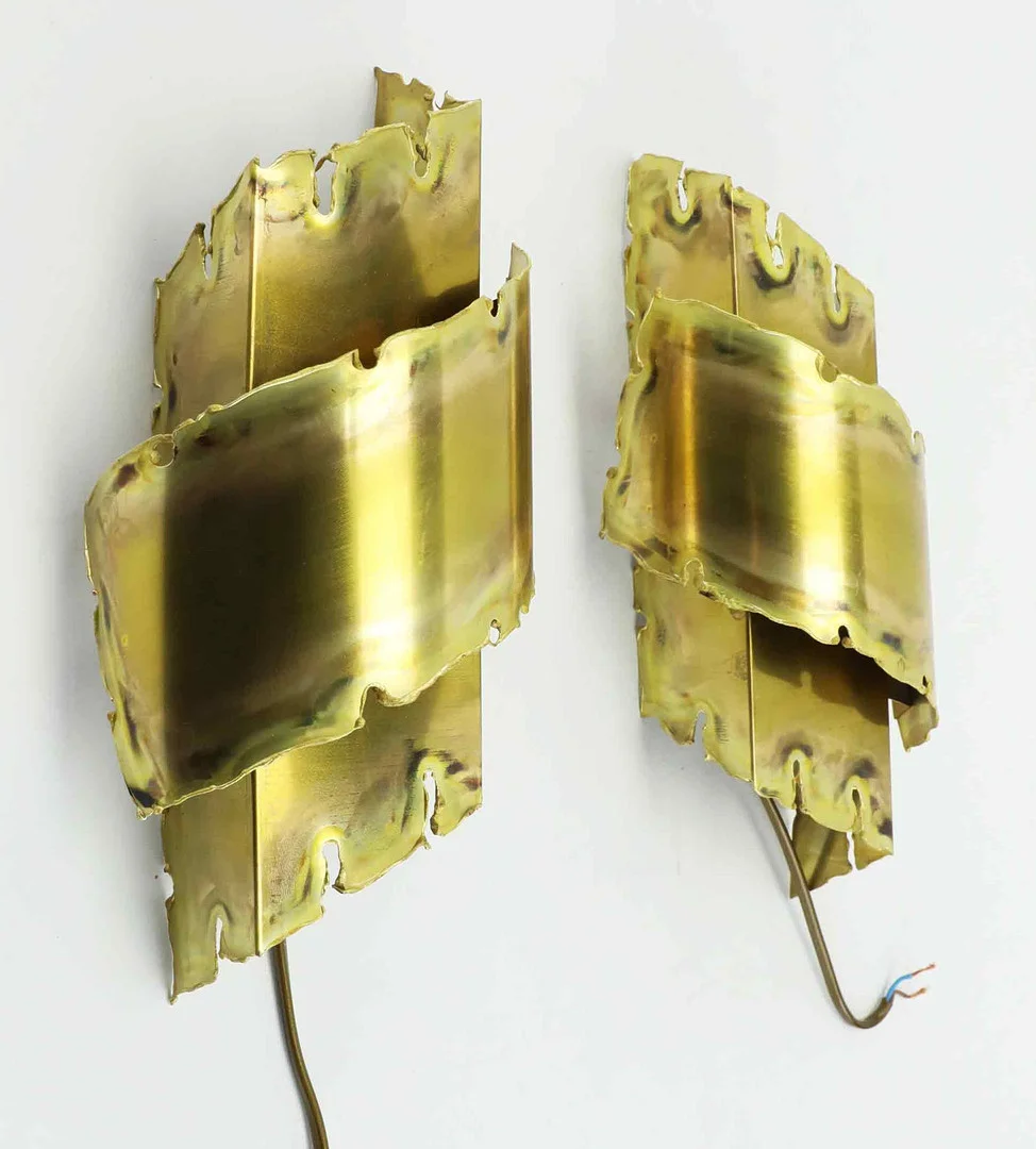 SVEND AAGE HOLM SØRENSEN. Vägglampor, ett par, flamskuren mässing, typ L-10, Thea Metal, Danmark, 1900-talets andra hälft. — Wall Lights — Hälsinglands Auktionsverk