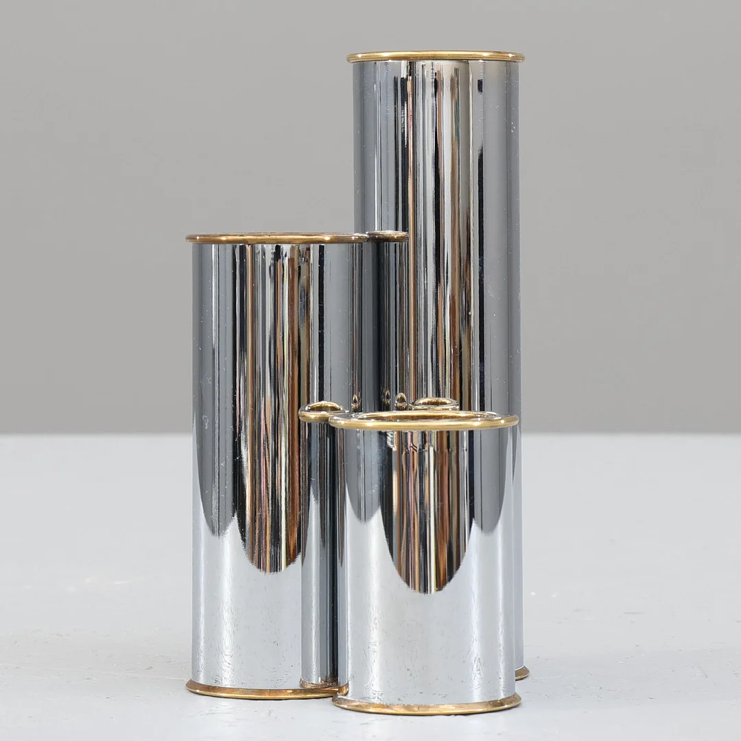 STAFFAN ENGELSSON. Ljusstakar, 3 st. metall/mässing, samtida. — Candlesticks — Södermanlands Auktionsverk