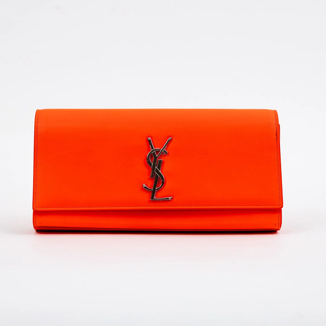 SAINT LAURENT. Clutch "Cassandra", Frankrike 2014 Collection by Heidi Slimane. — Vintage & Designer Fashion — Auktionshuset Kolonn