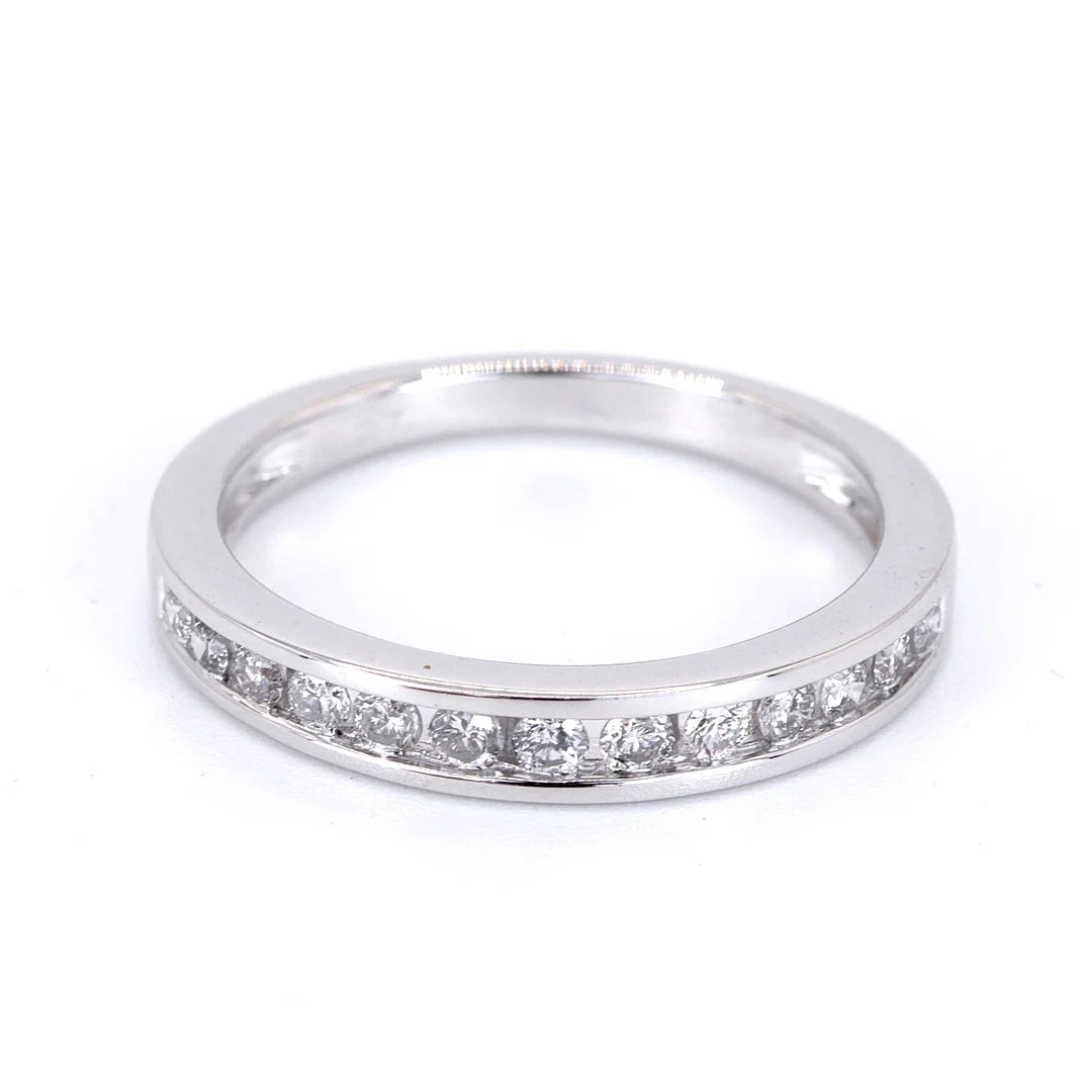 18CT DIAMOND HALF ETERNITY RING. — Rings — Chalkwell Auctions