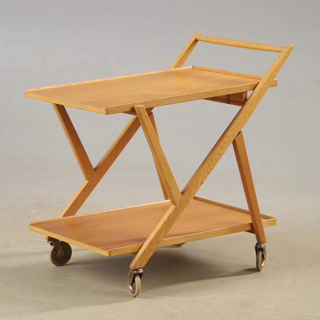 SERVERINGSVAGN, teak och ek, Nybrofabriken, Fröseke, 1900-talets mitt. — Tables — Helsingborgs Auktionskammare