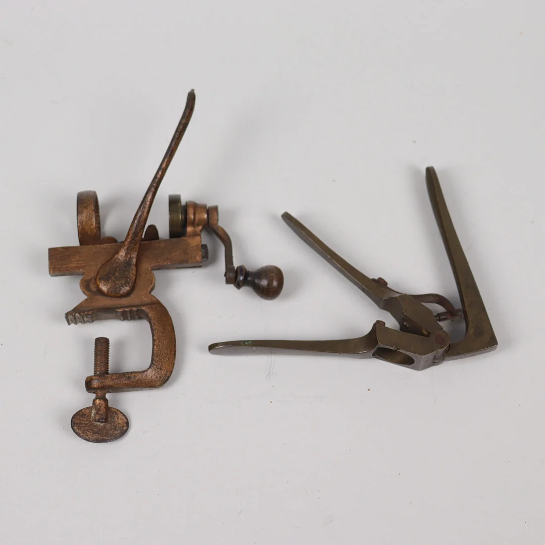 Laddverktyg för hagelpatroner, 2 st. — Guns & Rifles — Markus Auktioner