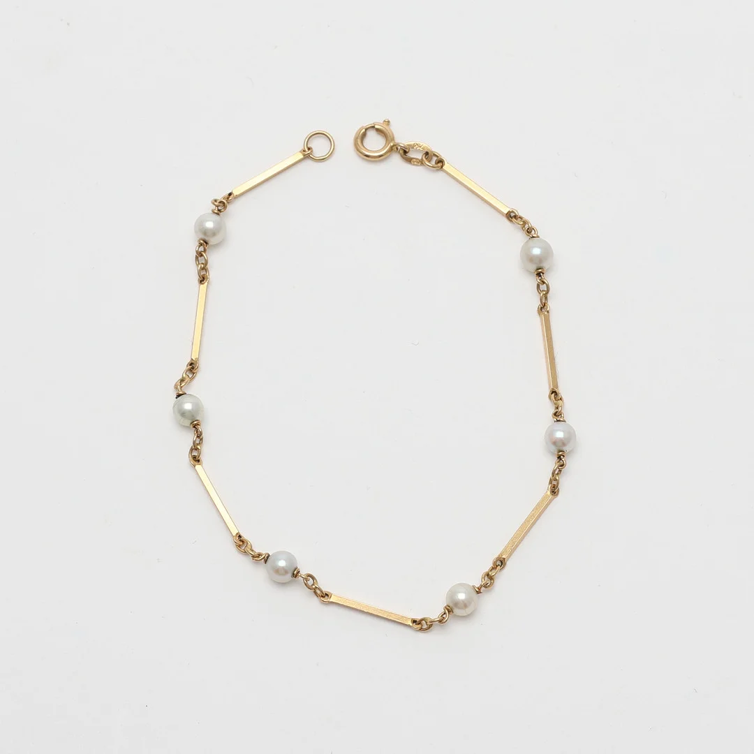 ARMBAND, guld 18K med odlade pärlor. — Bracelets — Uppsala Auktionskammare