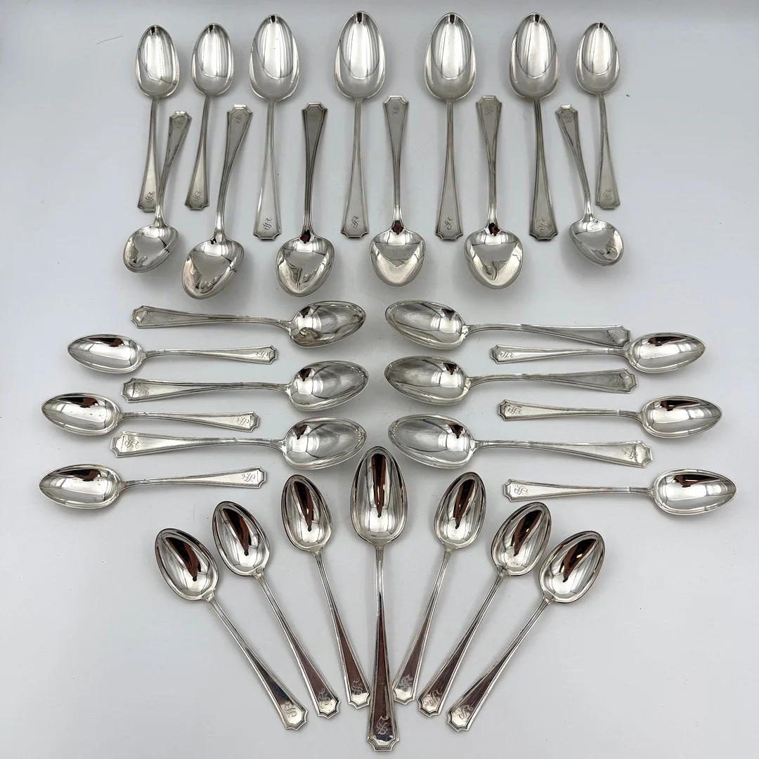 GORHAM MANUFACTURING COMPANY, besticksdelar, 38 dlr, silver/925, "Fairfax", USA. Formgivningsår 1910. Total vikt ca 1379 gr. — Silver — Skandia Auktion