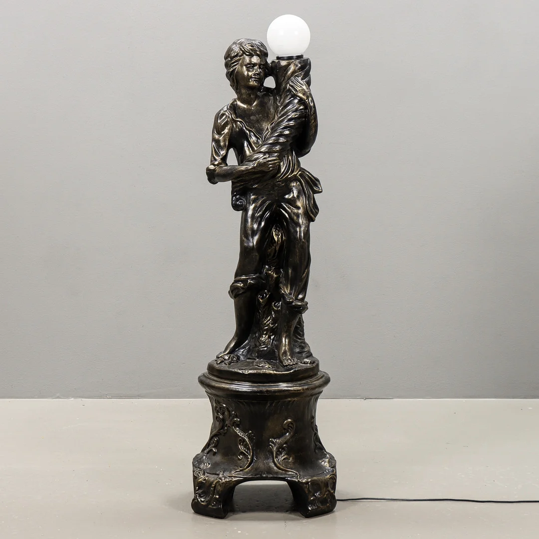 GOLVLAMPA Stomme i gjutmassa i form av mansfigur med ymnighetshorn, 2000-tal. — Floor lights — Karlstad Hammarö Auktionsverk