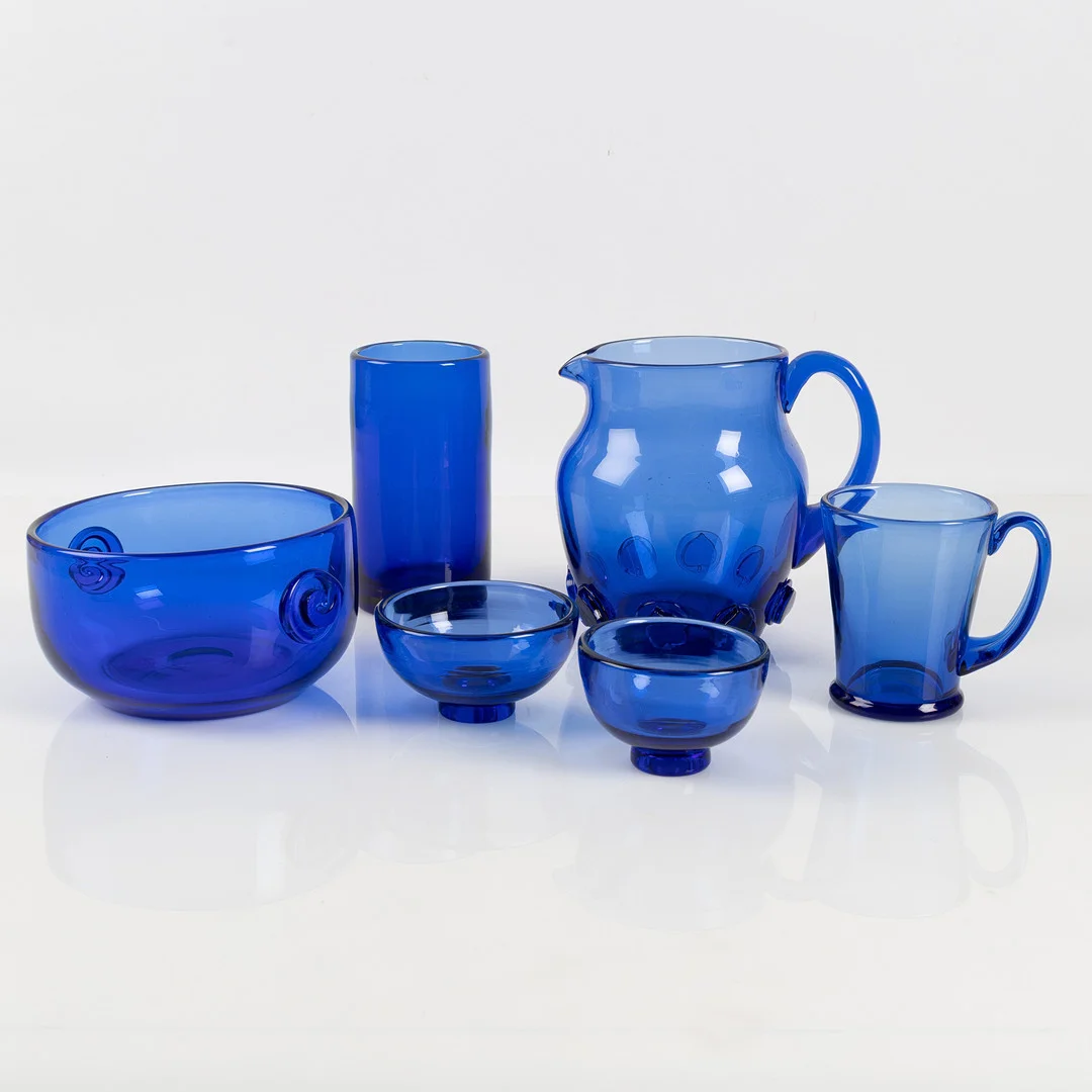MONICA BRATT. Samling blått glas, 6 delar. — Utility glass — Stockholms Auktionsverk Helsingborg