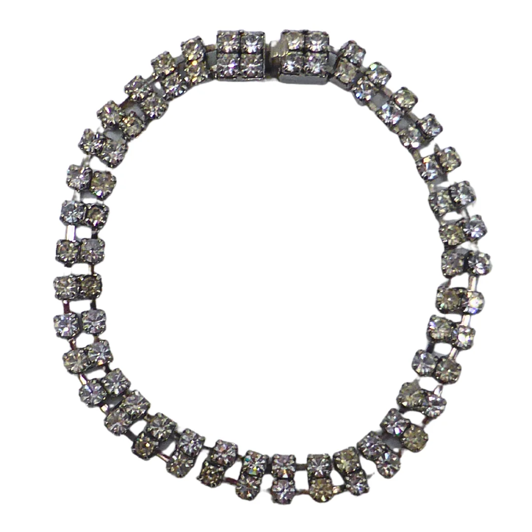ZWEIREIHIGES STRASSARMBAND. — Bracelets — Auktionshaus Stuber's Hammerschlag