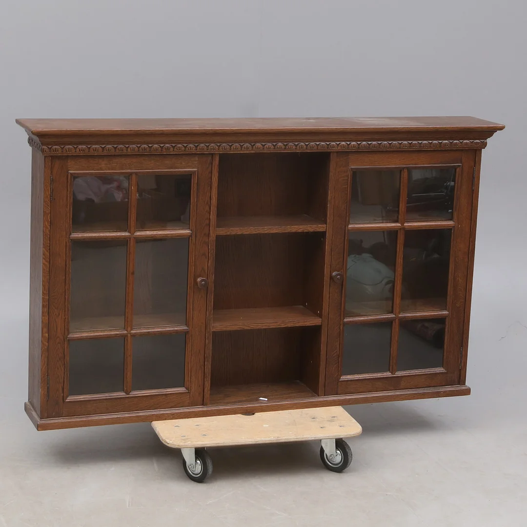 VITRINSKÅP. — Cupboards, Cabinets & Shelves — Kalmar Auktionsverk
