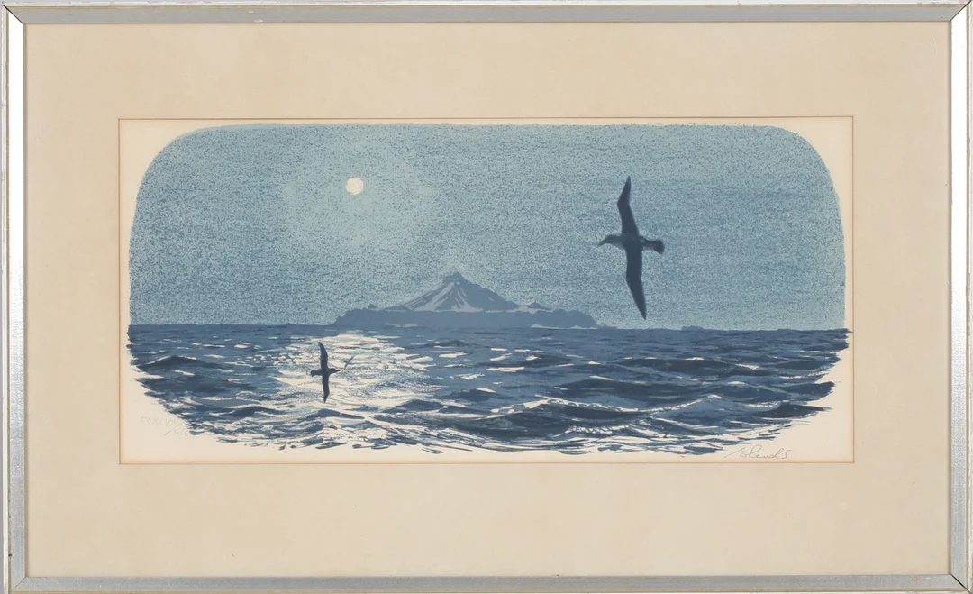 ROLAND SVENSSON. Tristan da cunha", litografi, signerad och numrerad CCXLVIII/CCC. — Engravings & Prints — Stadsauktion Sundsvall