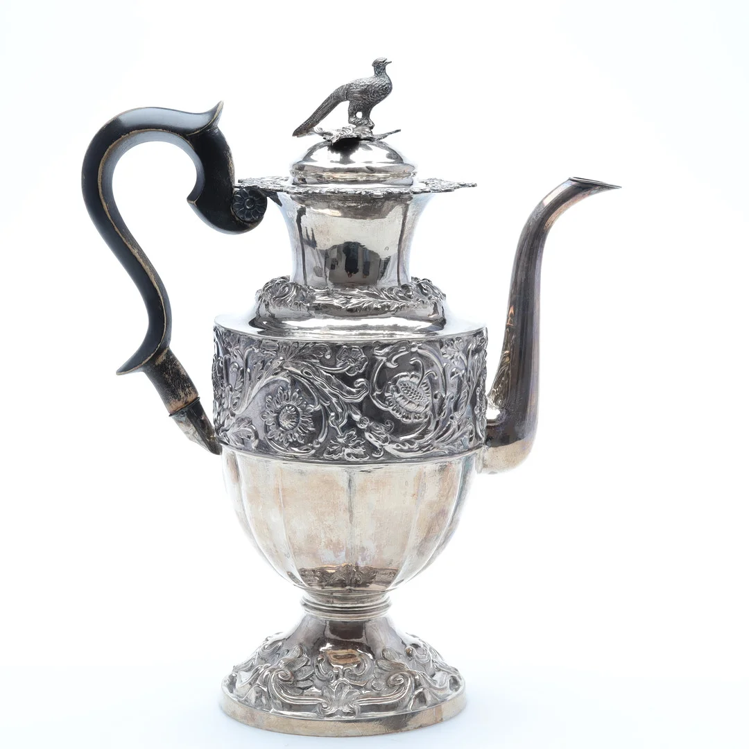 ABRAHAM EDBORG. KAFFEKANNA, silver med svärtad trähänkel, Jönköping, senempire, 1849, bruttovikt ca 719 gram. — Silver — Höörs Auktionshall