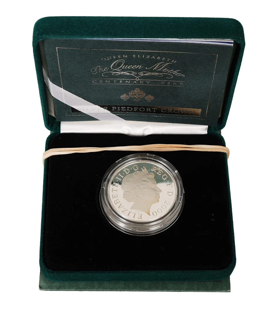 A ROYAL MINT QUEEN ELIZABETH THE QUEEN MOTHER SILVER PIEDFORT CENTENARY CROWN. — Coins & Banknotes — Bishop & Miller