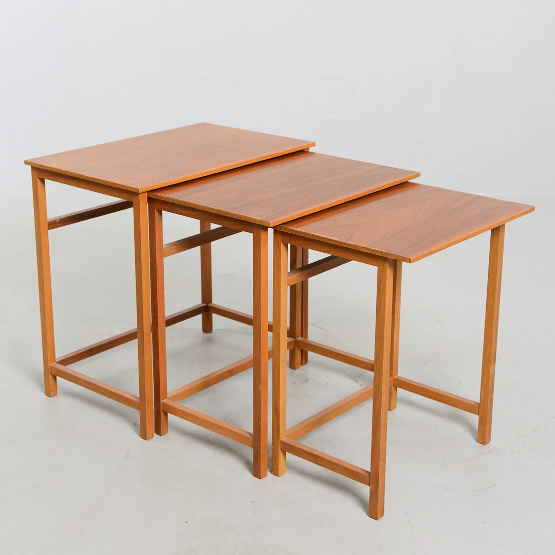 JOSEF FRANK. Satsbord, 3 dlr, modell 618, Firma Svenskt Tenn. — Tables — Formstad Auktioner