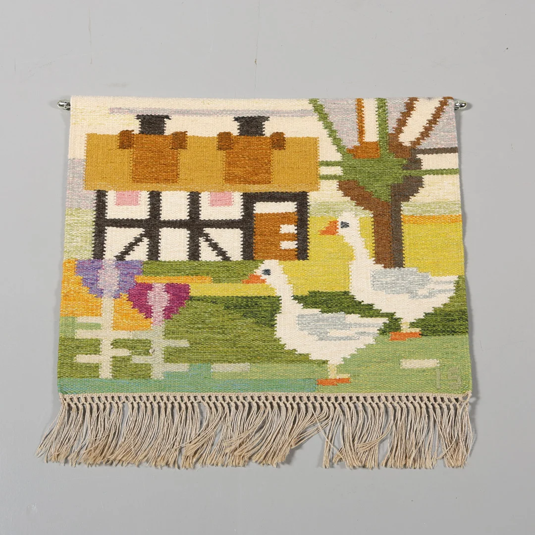 INGEGERD SILOW. VÄGGBONAD, signerad IS. — Textiles — Borås Auktionshall
