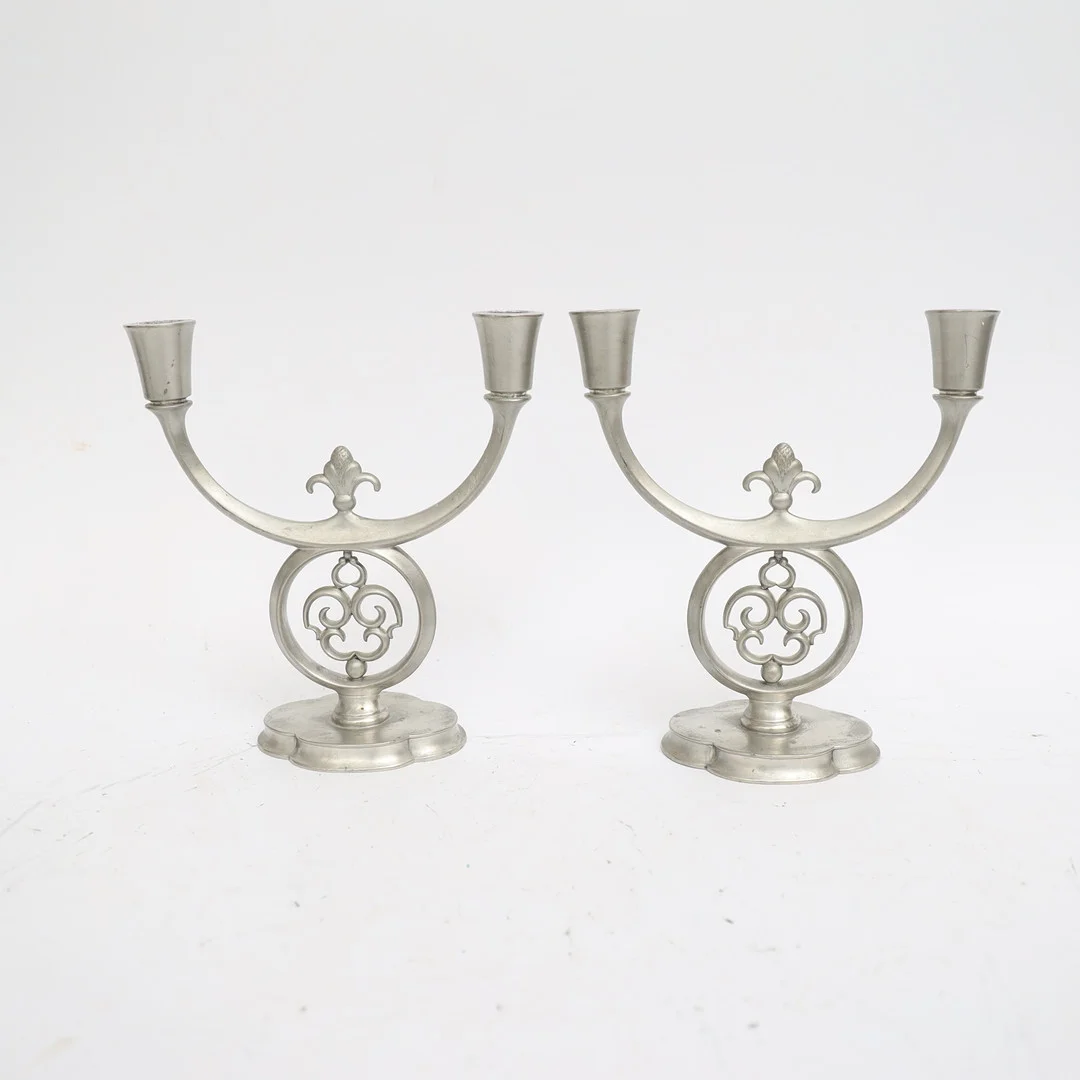 KANDELABRAR ETT PAR, tenn, Just andersen, Danmark, stämplade. — Candlesticks — Falun Auktionsbyrå