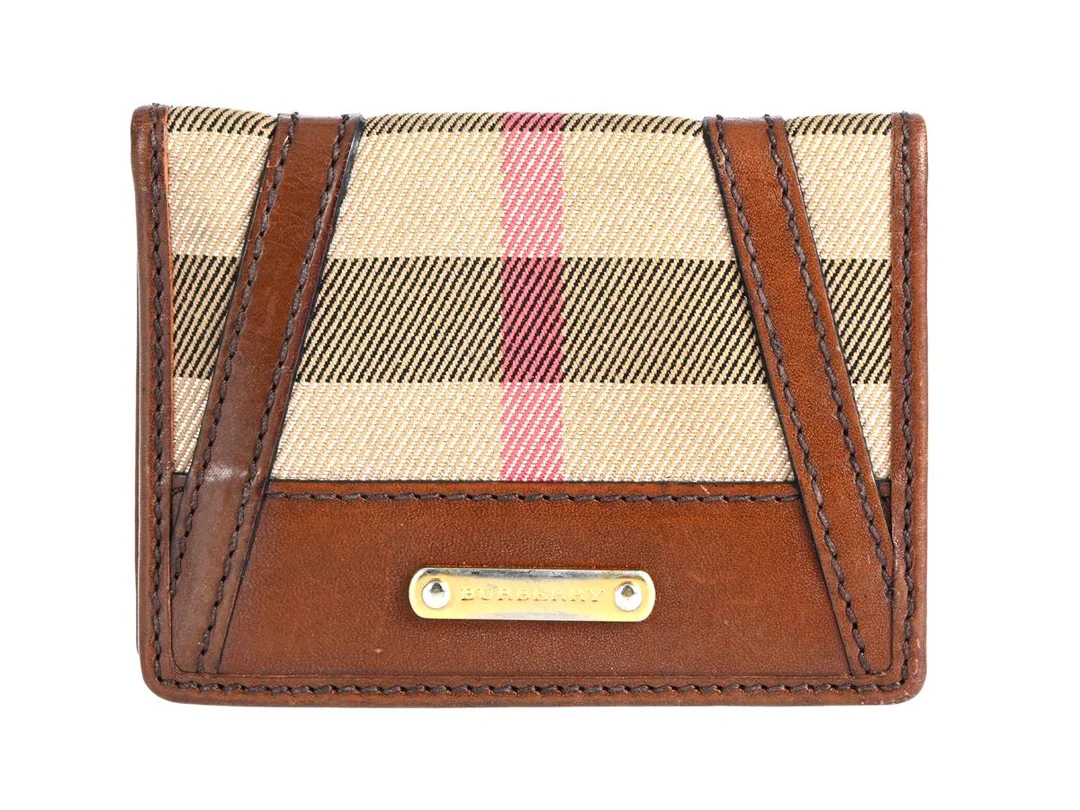 KORTHÅLLARE, BURBERRY, brunt läder, rutigt tyg, guldfärgade beslag, 10x8 cm, kort, sedel. — Accessoarer/Plånböcker — Kaplans