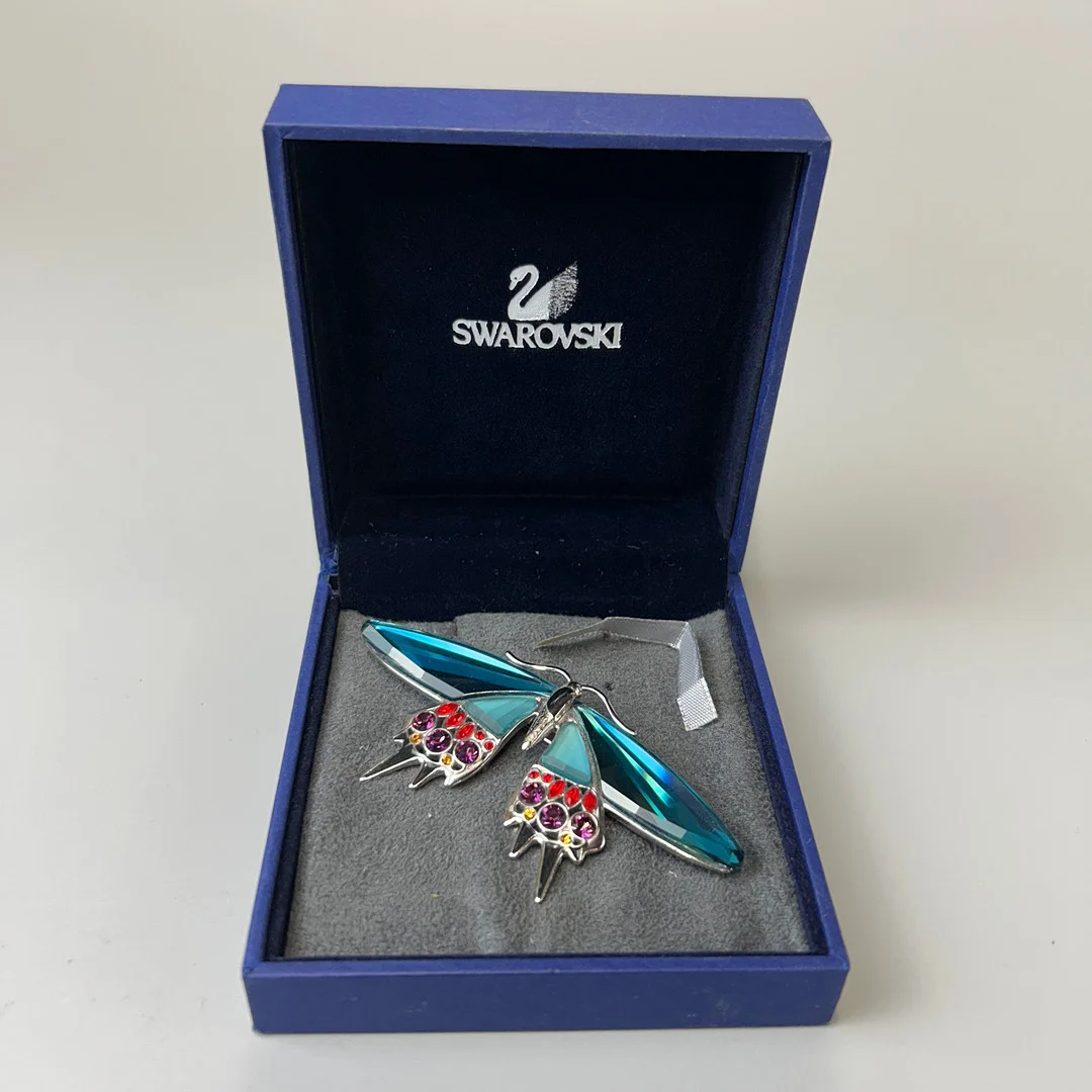 BOXED SWAROVSKI BROOCH. — Brooches & Pendants — Chalkwell Auctions
