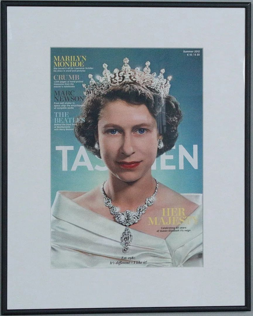 TASCHEN Magazin Sommer 2012: Her Majesty – Celebrating 60 Years of Queen Elizabeth II's Reign, Druck. — Engravings & Prints — Stockholms Auktionsverk Düsseldorf/Neuss