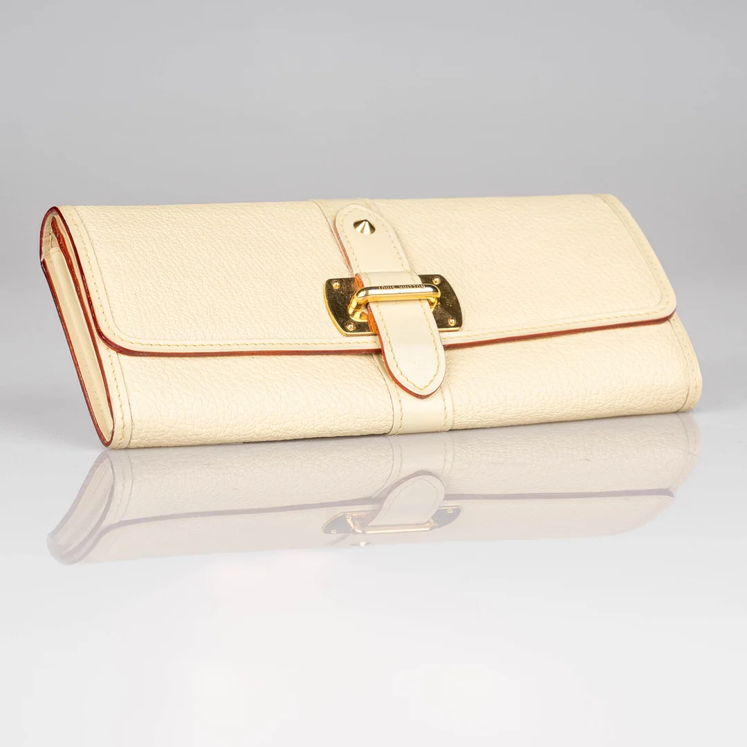 LOUIS VUITTON. Plånbok, "Suhali Le Favori wallet white". — Vintage & Designer Fashion — Norrlands Auktionsverk