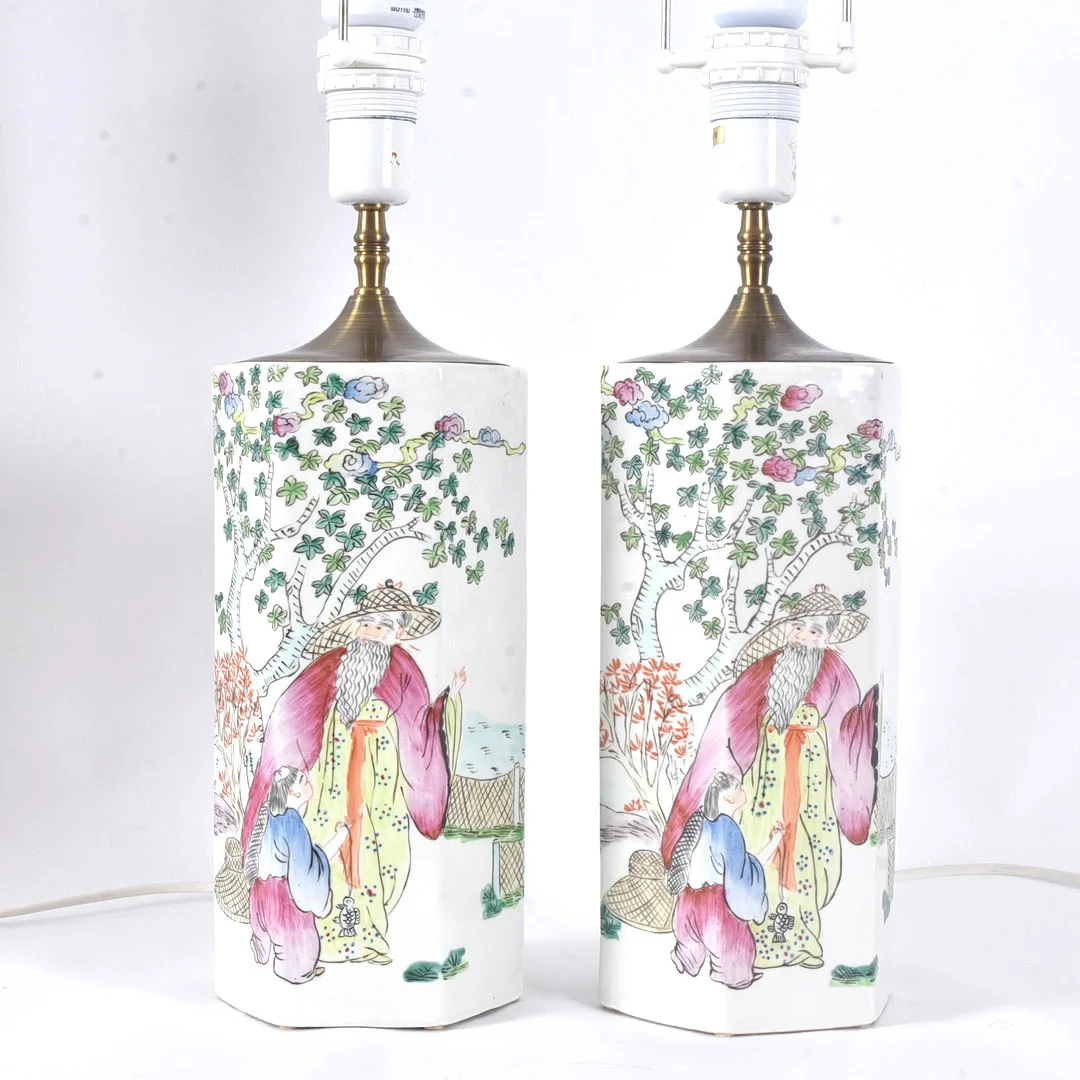 BORDSLAMPOR, 1 par, porslin, Kina, 1900-tal. — Ceramics & Porcelain — Halmstads Auktionskammare