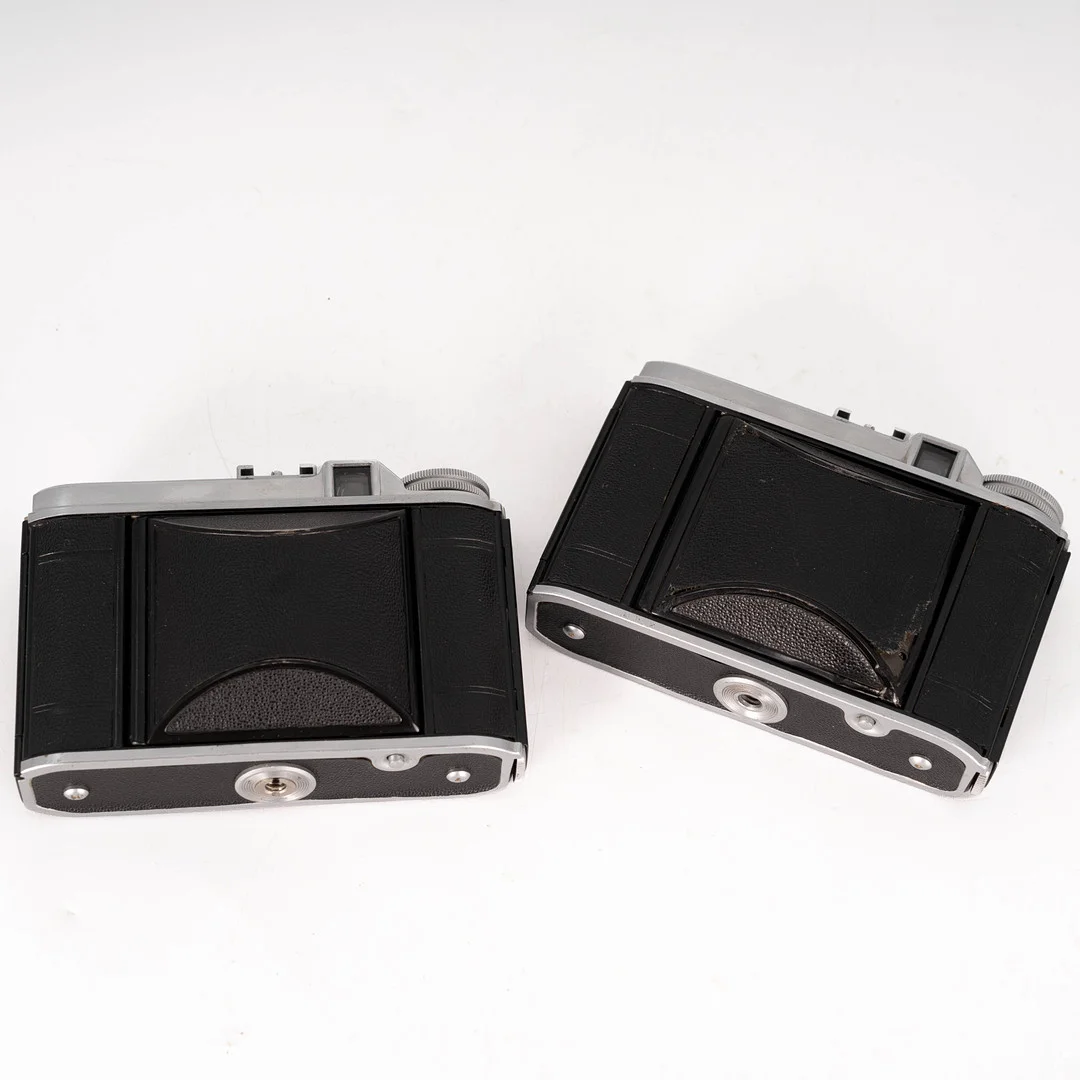BÄLGKAMERA, Voigtländer Perkeo I, 2 st. — Cameras & accessories — Norrlands Auktionsverk