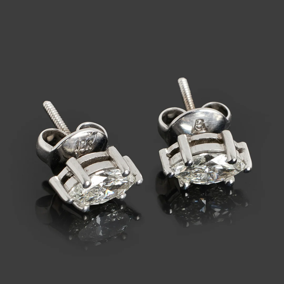 ÖRHÄNGEN, ett par, 18k vitguld, maraquise diamanter totalt 1.02ct, skruvbackstycken, Wallin jewels, certifikat medföljer. — Earrings — Crafoord Auktioner Stockholm