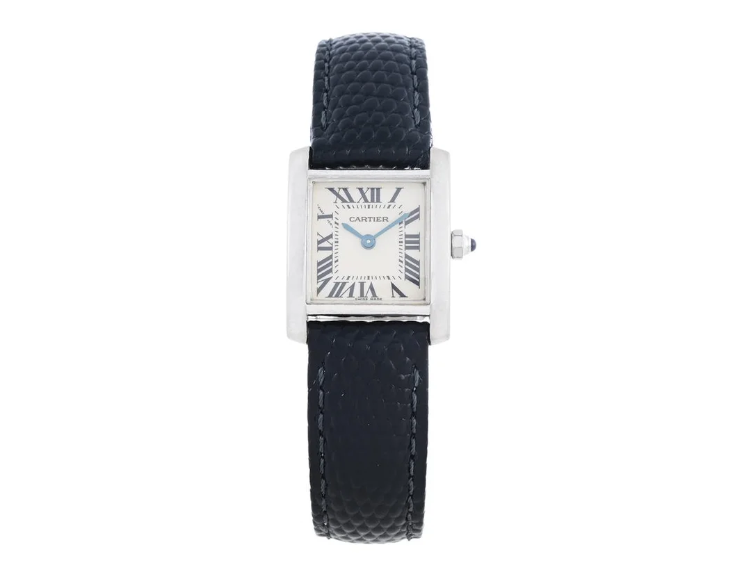 CARTIER, Tank Francaise, Cal 057, Boett nr. 524979CD/2403, damur, 20 x 18 (26,5) mm, 18K vitguld, quartz, safirglas (repor), läderband, originalspänne i 18K vitguld, ca 2000. — Klockor/Cartier — Kaplans