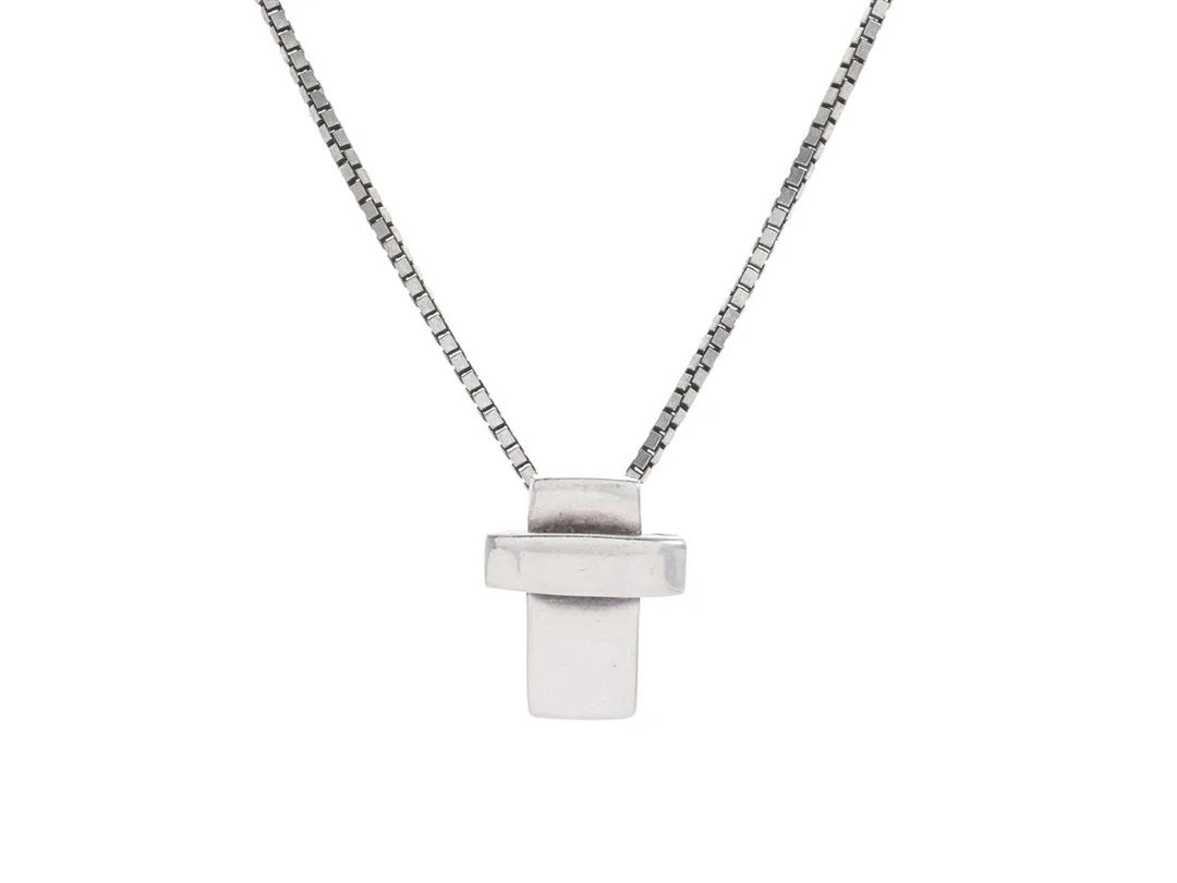 HÄNGE MED KEDJA, sterling silver, venezialänk, Efva Attling, little cross pendant, längd 40 cm, vikt ca 5,9 g, ej original kedja. — Smycken/Hänge med kedja — Kaplans