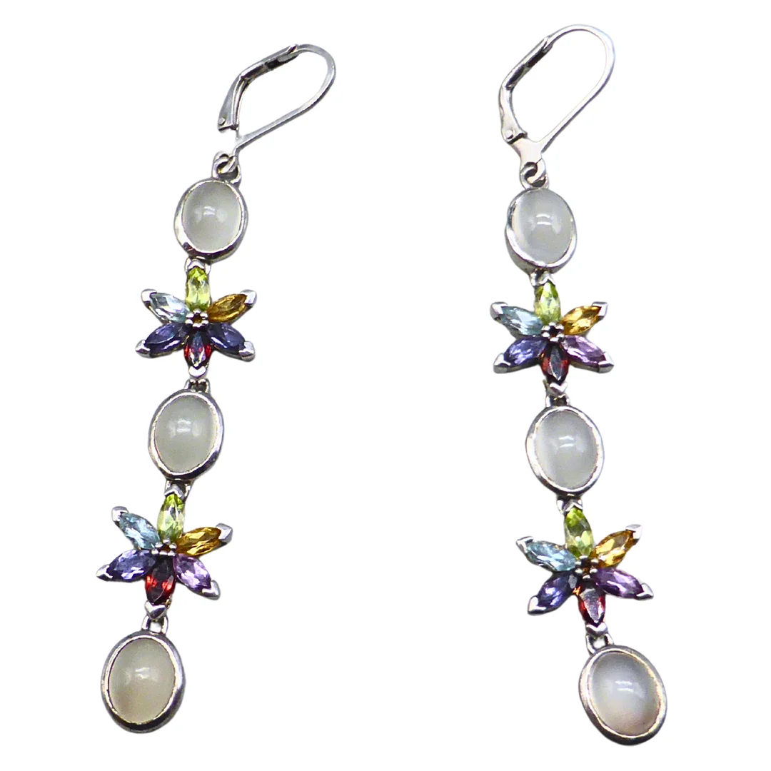 LANGE OHRHÄNGER MIT BUNTEN STEINEN UND BLUMENMOTIVEN AUS 925ER SILBER. — Earrings — Auktionshaus Stuber's Hammerschlag