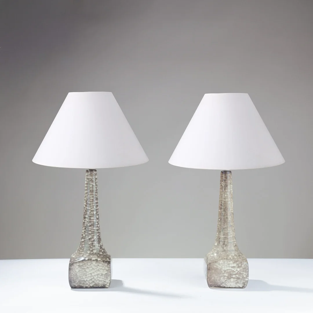MICHAEL ANDERSEN & SØN: A pair of greyish table lamps in Persia-glazed ceramic with slender necks, model no. 6069, Bornholm, Denmark, 1950s, (2). — Table Lamps — Palsgaard Kunstauktioner