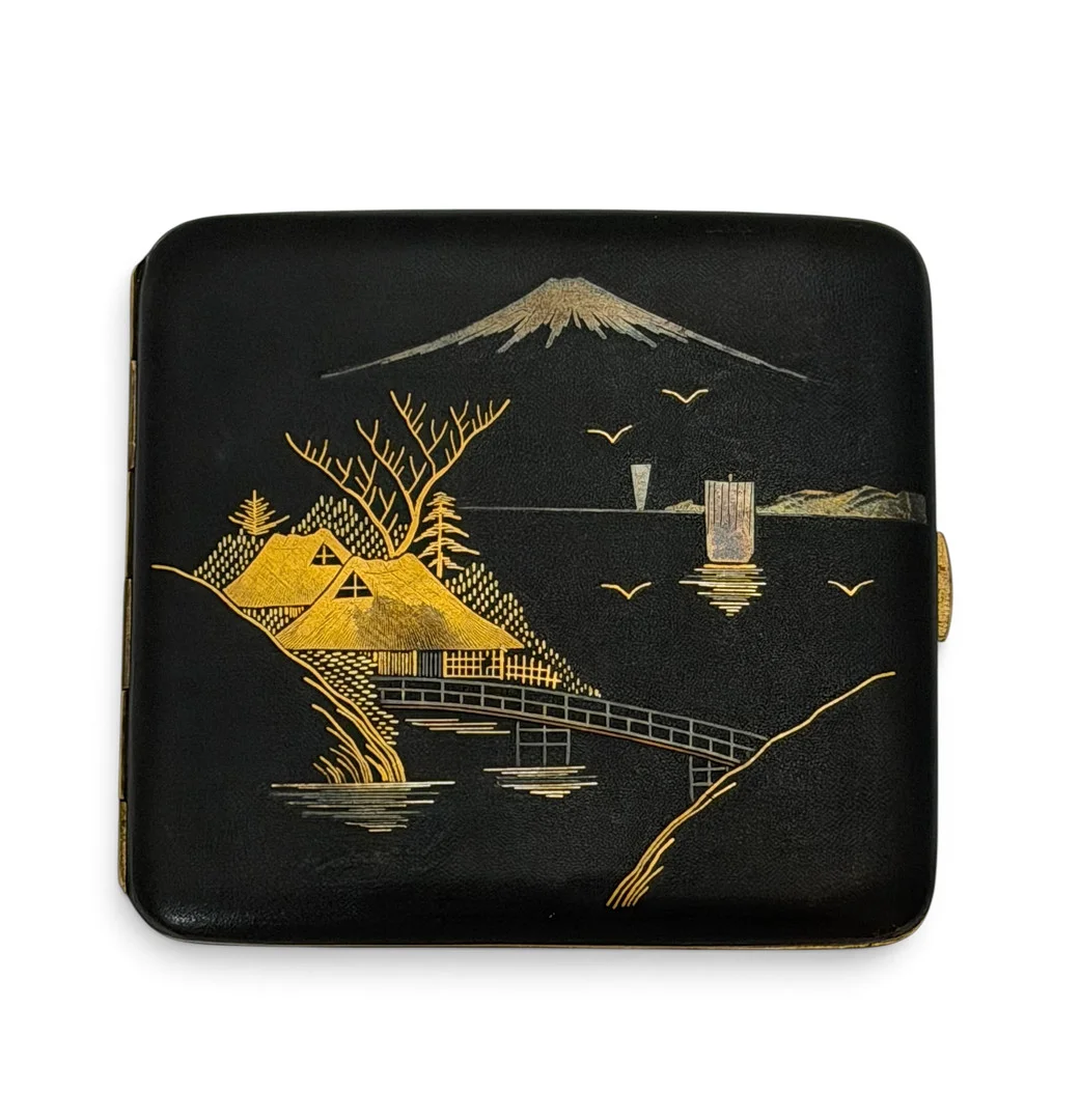 JAPANESE KOMAI CIGARETTE CASE. — Other metals — Griffin’s Auctioneers