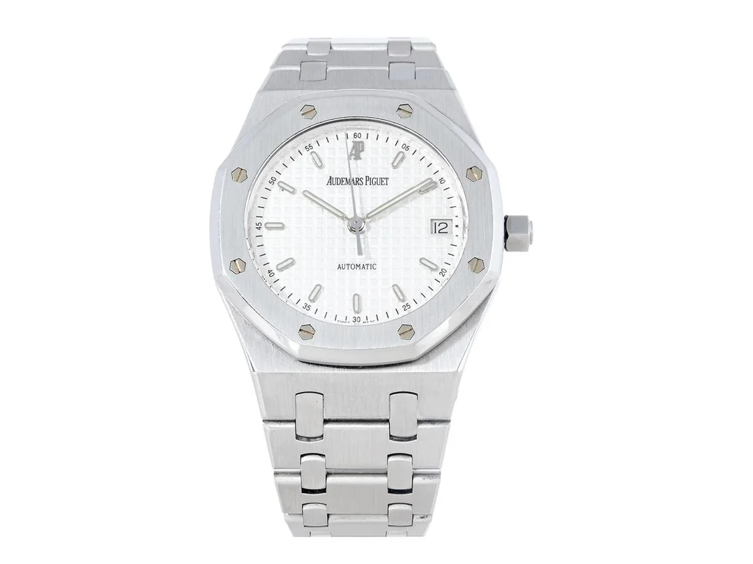 AUDEMARS PIGUET, Royal Oak, Cal 2225, Serie nr. 491847, Ref nr. 14790ST.OO.0789ST.10, Boett nr. E-35268-4872, herrur, 36 mm, stål, automatisk, safirglas (repa/nagg), datum, integrerad originallänk, viklås, längd 185 mm, cert (ej komplett), ca 2000, box, ytterkartong. — Klockor/Audemars Piguet — Kaplans