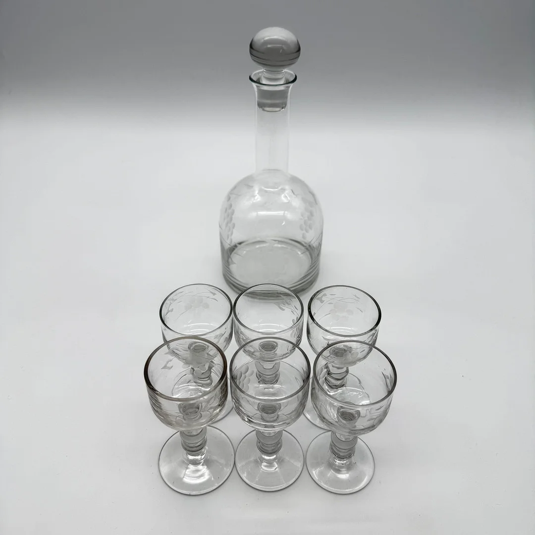 MINI GLASKARAFFE + 6 GLÄSER BAR-SET TRAUBENDEKOR. — Utility glass — Kunst- und Auktionshaus Kleinhenz