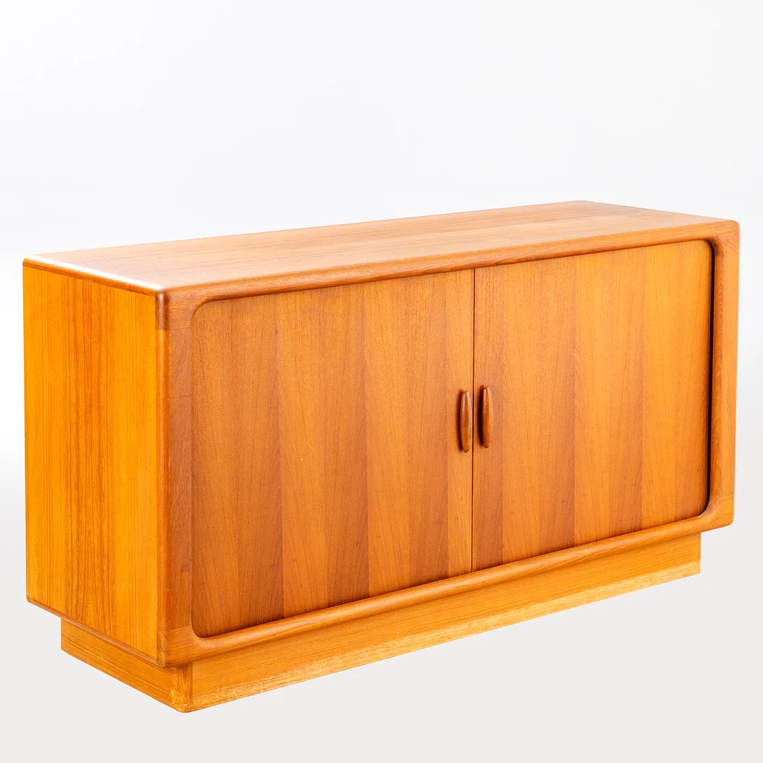 Dyrlund Sideboard in Teak, Dänemark. — Chests of drawers — Stockholms Auktionsverk Hamburg