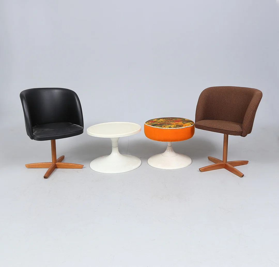 MÖBLER, 4 delar, 1900-talets andra hälft. — Armchairs & Chairs — Gomér & Andersson Linköping