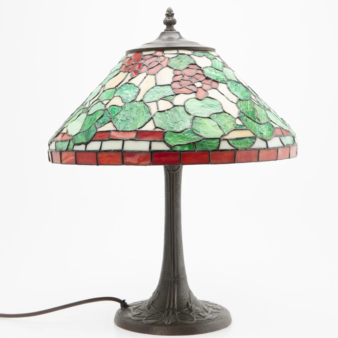 Tischlampe im Tiffany Stil, 2. Hälfte 20. Jh. — Table Lamps — Stockholms Auktionsverk Hamburg