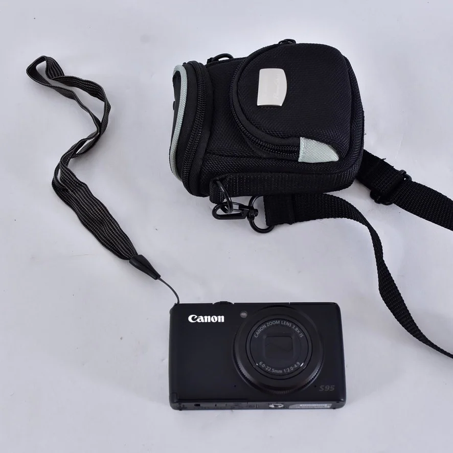 CANON, Powershot S95, 2011, Japan. — Cameras & accessories — Halmstads Auktionskammare