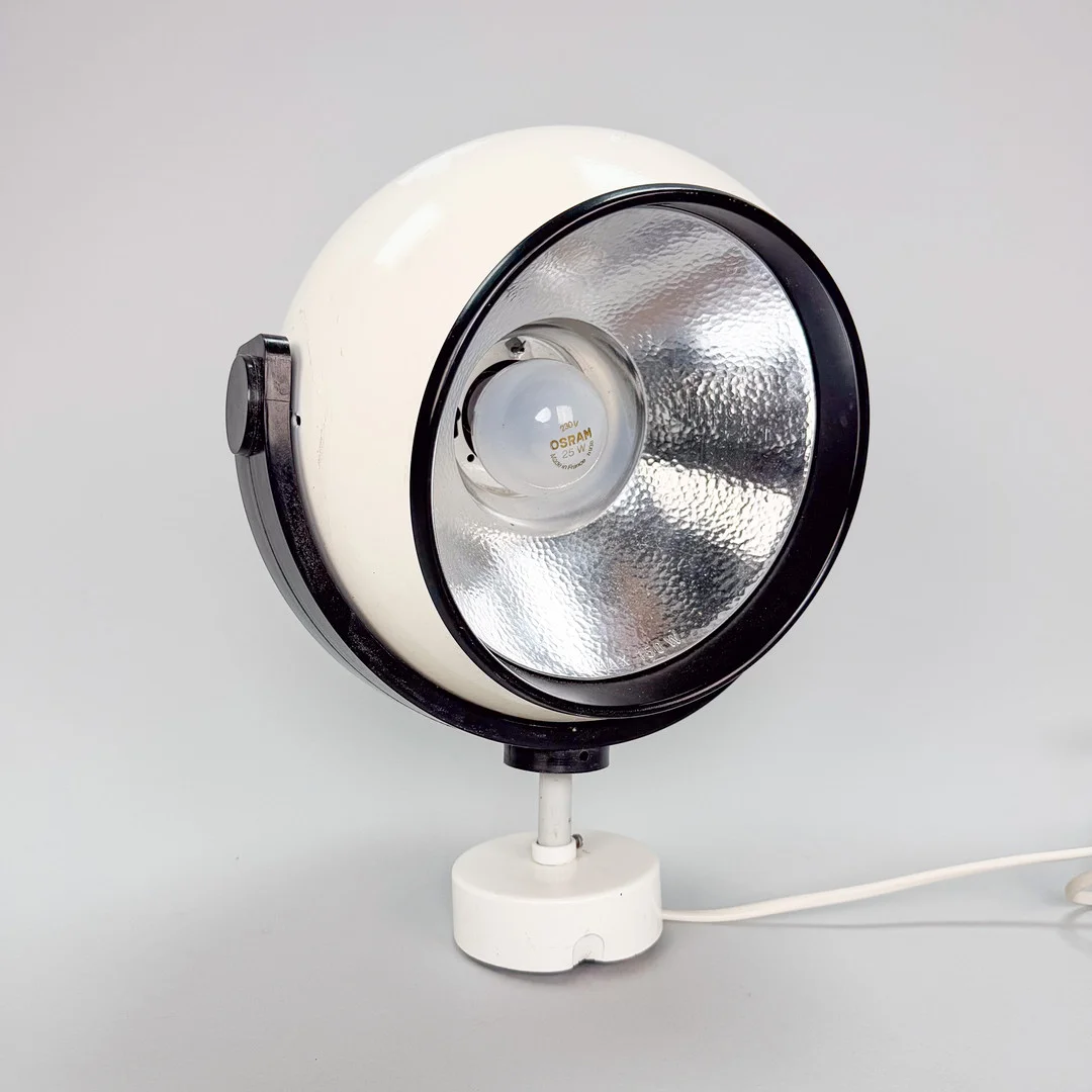 VÄGGLAMPA KLOT, plast och metall, 1900 talets andra hälft. — Wall Lights — TOKA Auktionshus