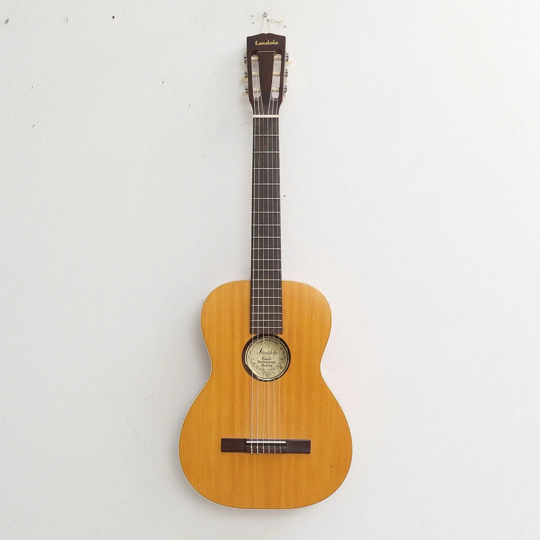 GITARR, akustisk, Landola, Finland. — Musical instruments — RA Auktionsverket Norrköping