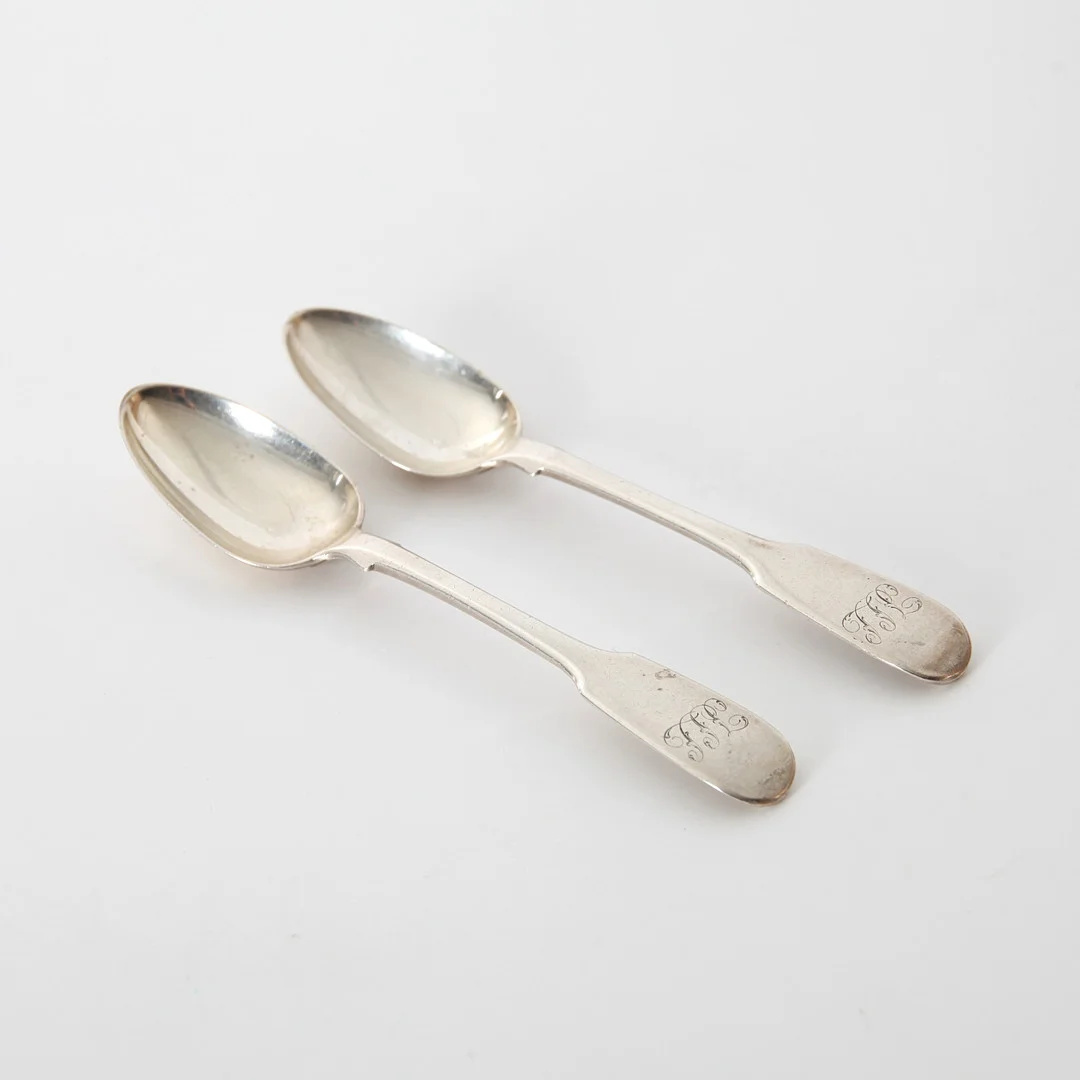 WILLIAM EATON. 1788-1845. Silverskedar "Old English", 2 st, London 1848. — Silver — Auktionsverket Engelholm